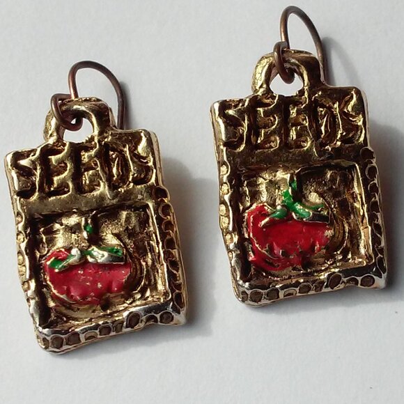 La Rage Pierced Earrings Gold Reads: SEEDS And Picture Of A Tomato On The Front - Picture 2 of 4